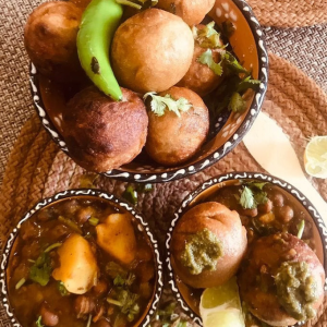 Banarasi Gol Aloo Chana Hing Kachori